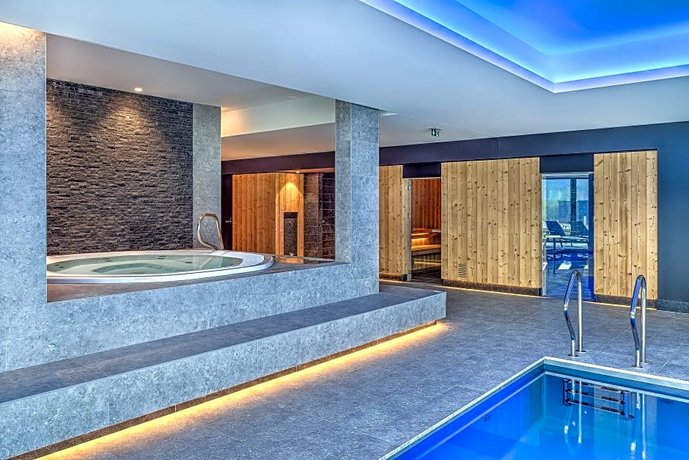 R hotel experiences