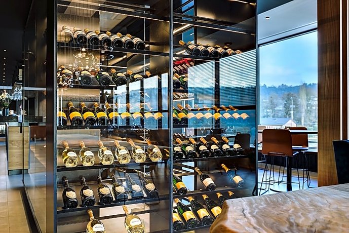 R hotel experiences