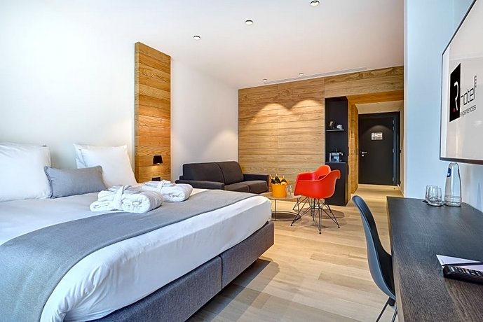 R hotel experiences