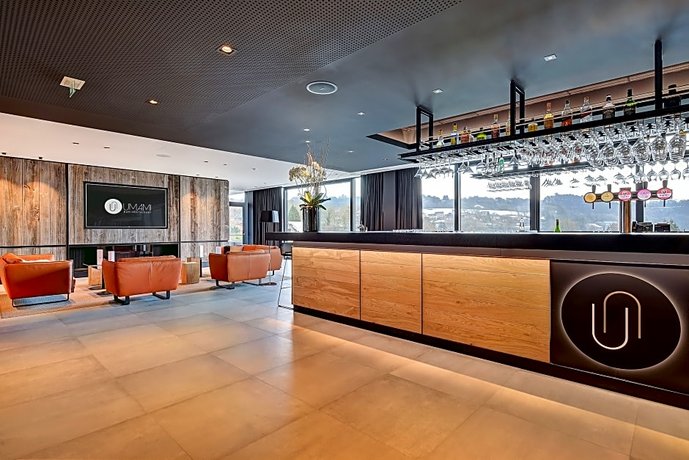 R hotel experiences