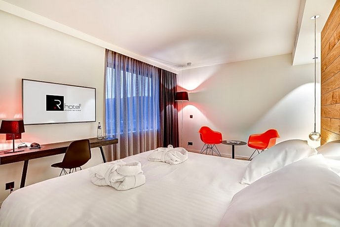 R hotel experiences