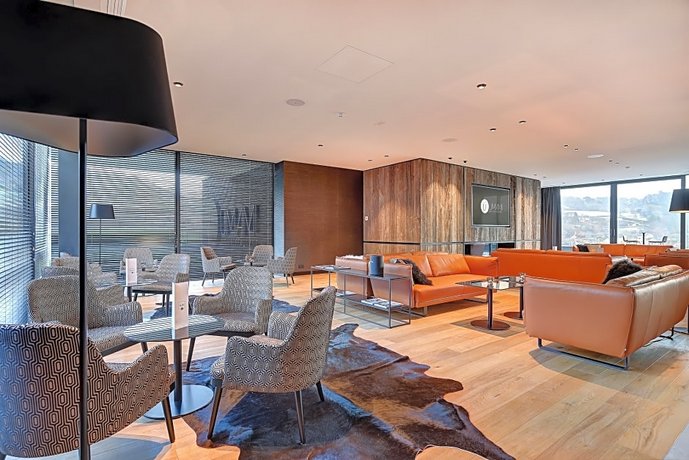 R hotel experiences