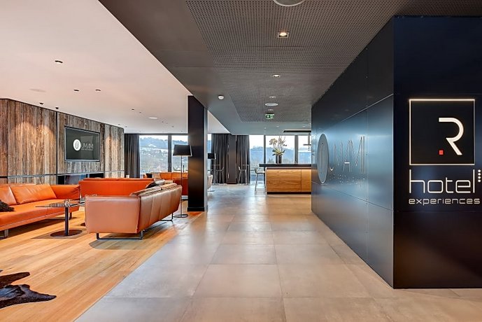 R hotel experiences