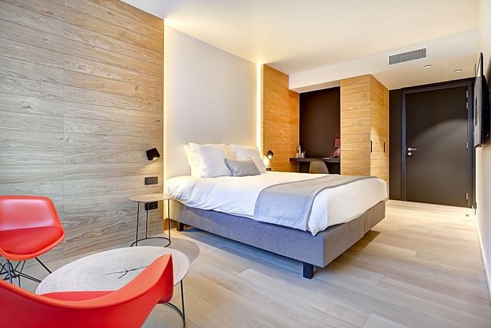 R hotel experiences