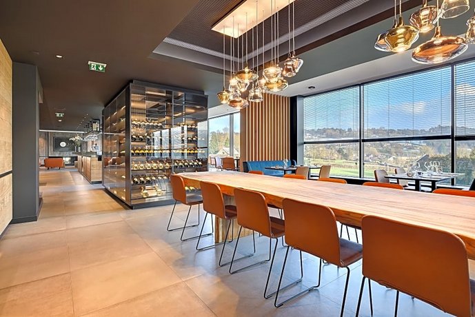 R hotel experiences