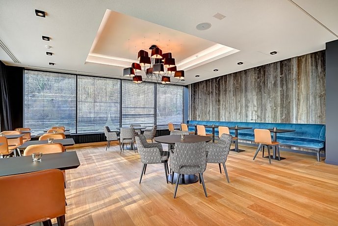 R hotel experiences