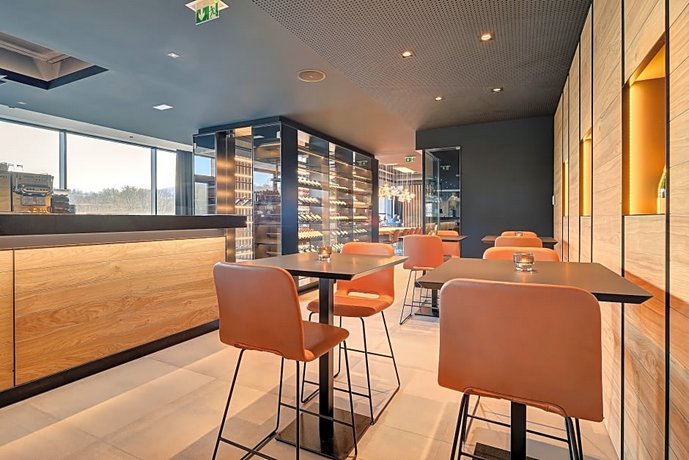 R hotel experiences