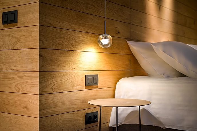 R hotel experiences