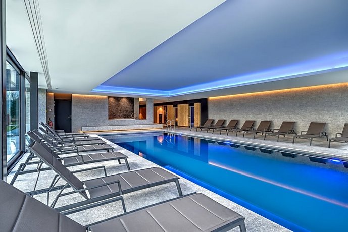 R hotel experiences