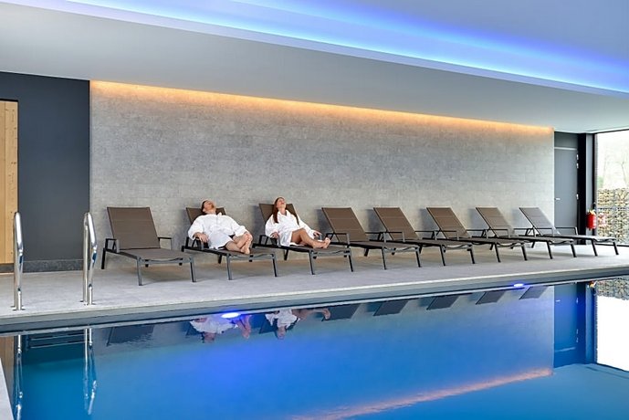 R hotel experiences