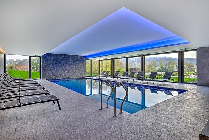 R hotel experiences