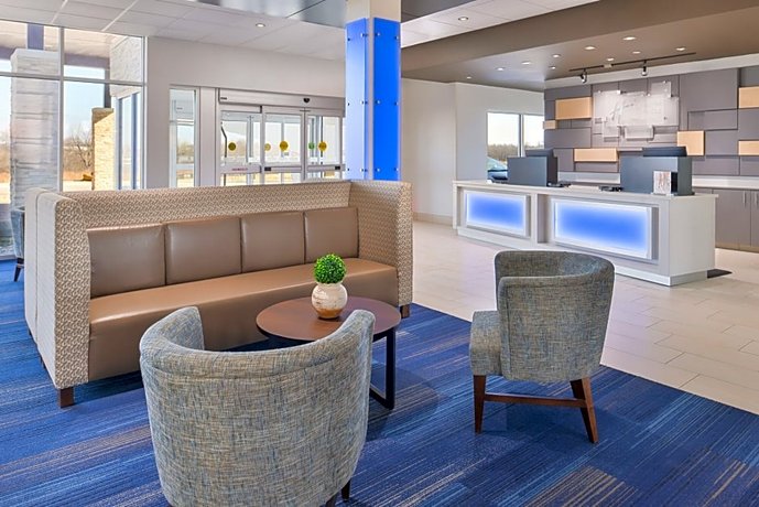Holiday Inn Express & Suites - Kansas City - Lee's Summit