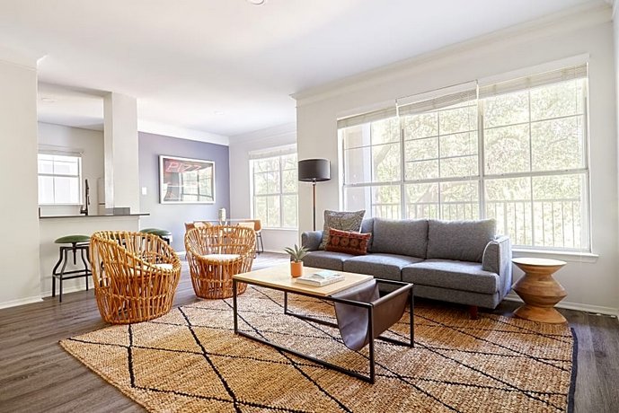 Artsy South Congress Suites by Sonder