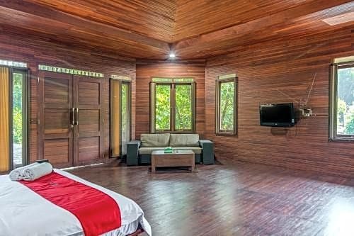 RedDoorz Resort @ Taman Wisata Mangrove