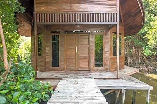 RedDoorz Resort @ Taman Wisata Mangrove