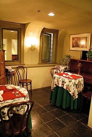 The Nob Hill Inn