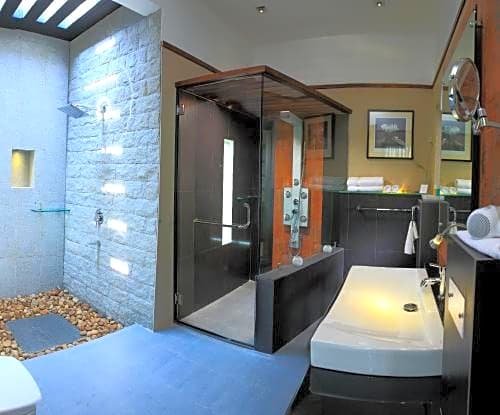 Aanavilasam Luxury Plantation House Kumily