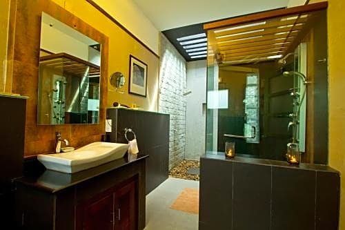 Aanavilasam Luxury Plantation House Kumily