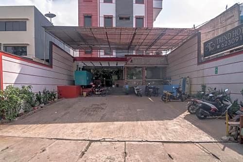 RedDoorz near RS Husada