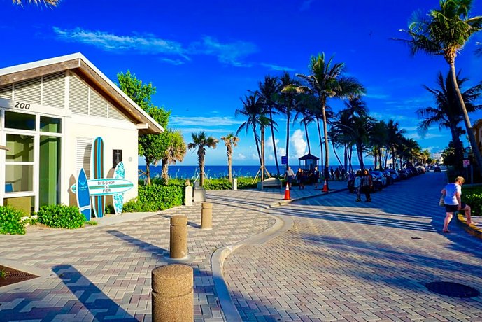 Club Lux Resort By The Beach
