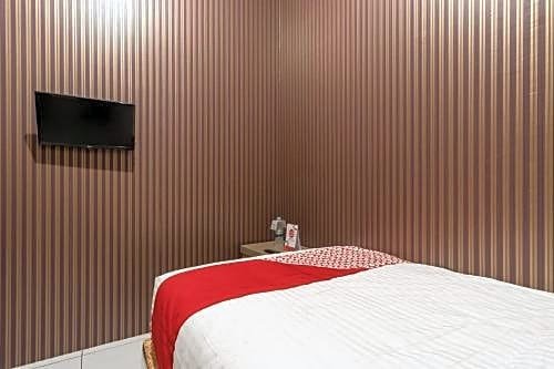 OYO 359 Executive Inn