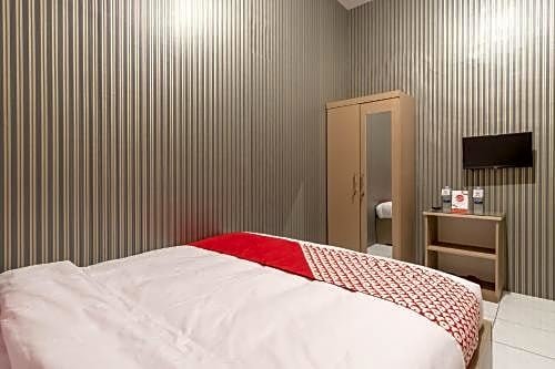 OYO 359 Executive Inn