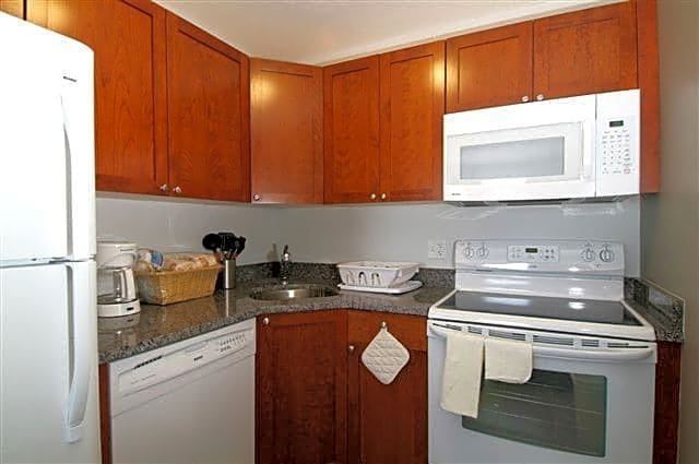 Crescent Suites Hotel