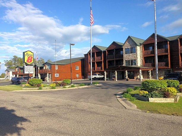 Super 8 by Wyndham Bridgeview of Mackinaw City