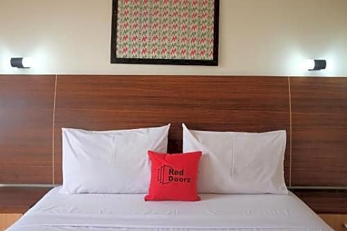 RedDoorz Plus near Senen