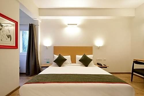 OYO Townhouse 106 Airport Road