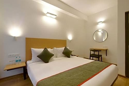 OYO Townhouse 106 Airport Road