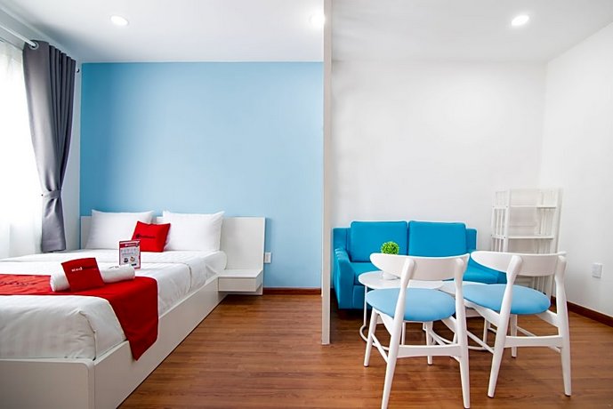 RedDoorz Plus near Nguyen Hue Street