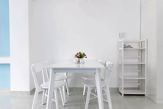 RedDoorz Plus near Nguyen Hue Street