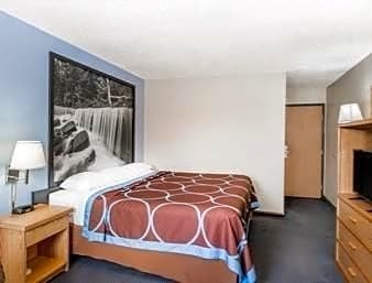 Super 8 by Wyndham Manhattan KS