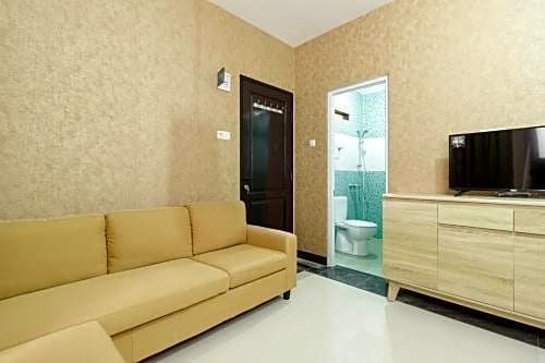 RedDoorz Plus @ Cipete Damai