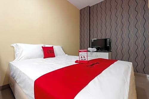 RedDoorz Plus @ Cipete Damai