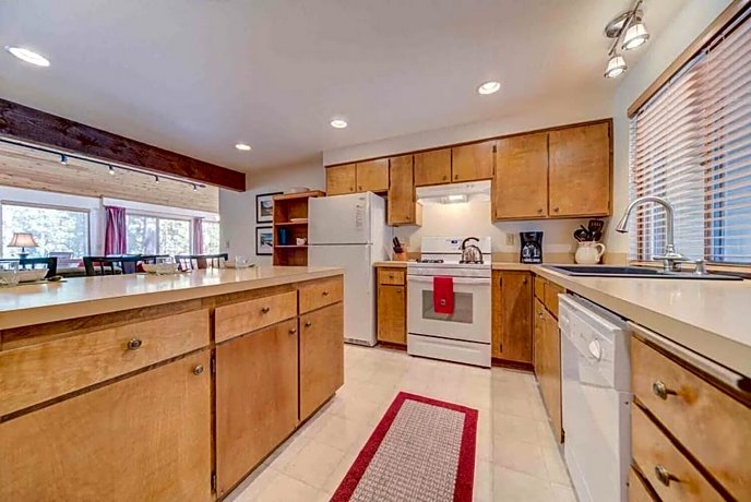 Tamarack Lane 8