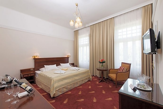 Health Spa Resort Hotel Thermia Palace