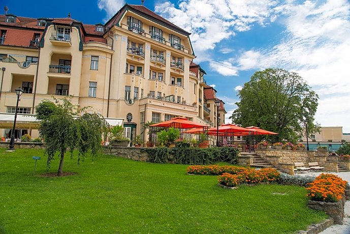 Health Spa Resort Hotel Thermia Palace