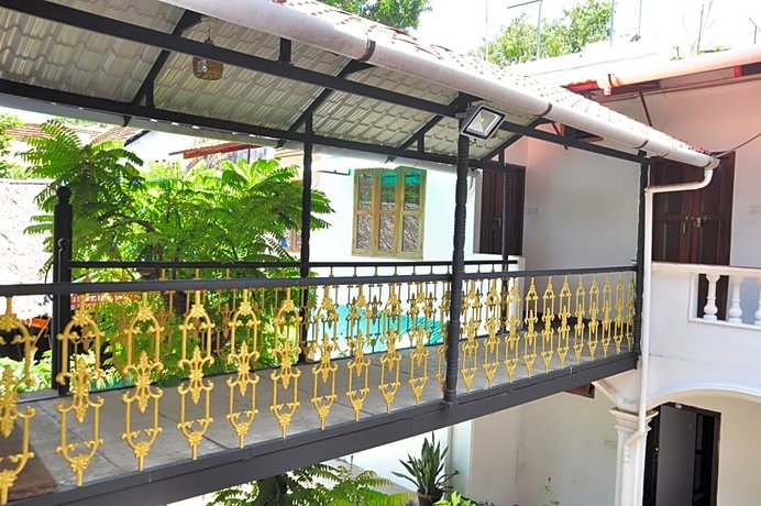 Toms Old Mansion