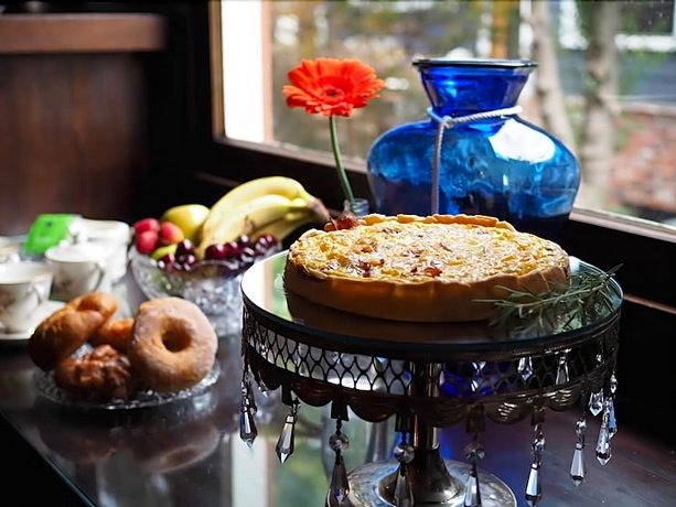Lady Geneva Bed & Breakfast
