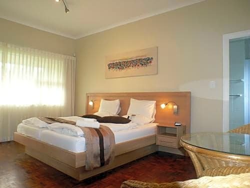 Hajos Lodge