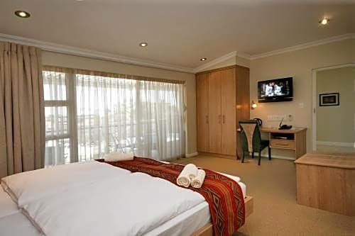 Hajos Lodge