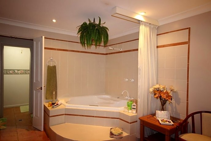 Photo: Kalimna - Spa Room Photo: Kalimna - Spa Room