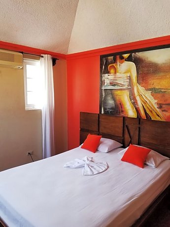 Daniella Inn Hotel