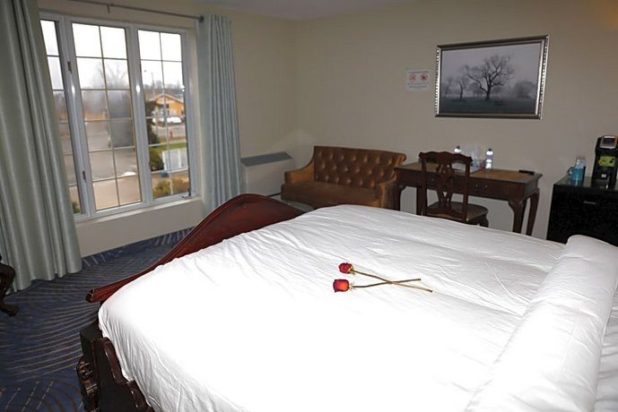Fullerton Manor Inn