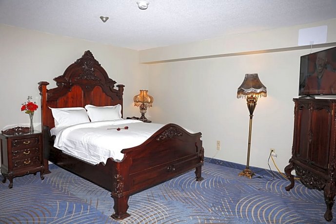 Fullerton Manor Inn