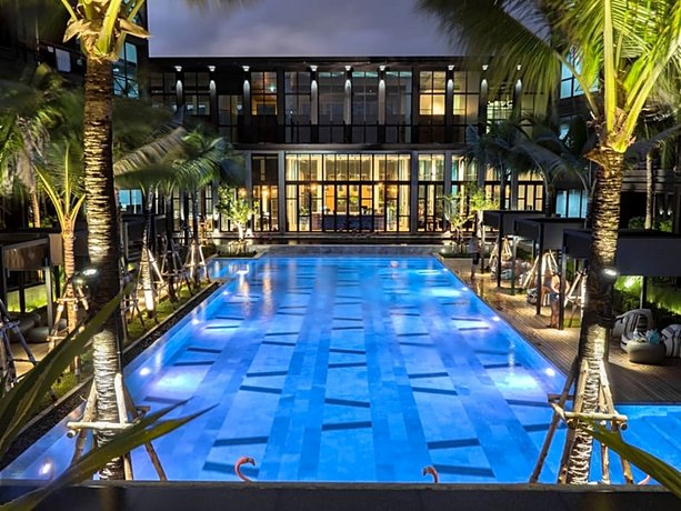 Secret Saturdays Pool Suite
