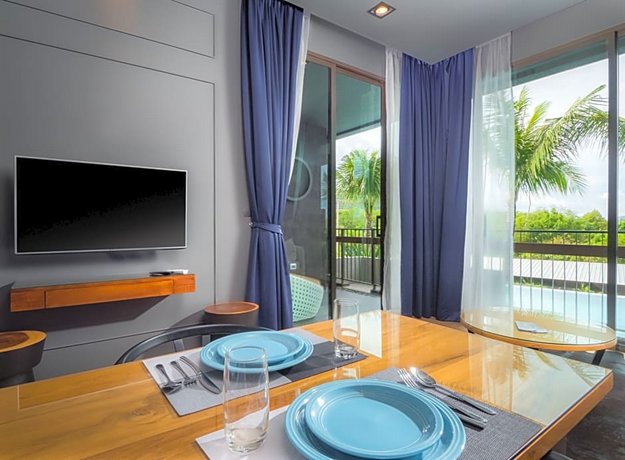 Secret Saturdays Pool Suite