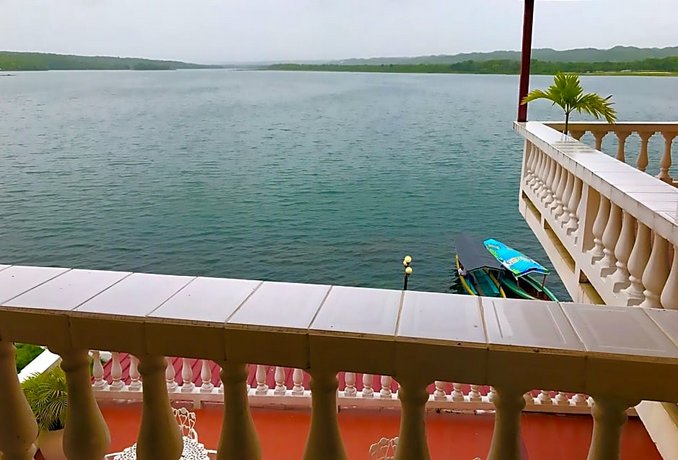 Hotel Villa del Lago Flores